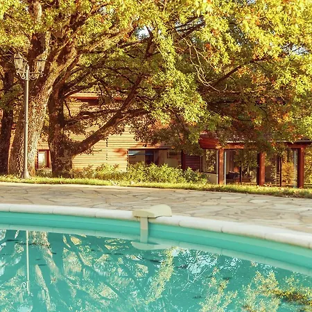 Modern Holiday In Connac With Swimming Pool Réquista