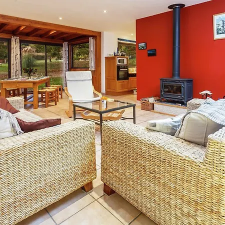 Ferienhaus Modern Holiday In Connac With Swimming Pool *