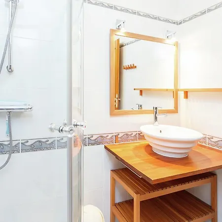 Modern Holiday In Connac With Swimming Pool Réquista